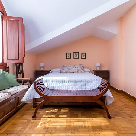 בית נופש Casa Con Jardin Privado *